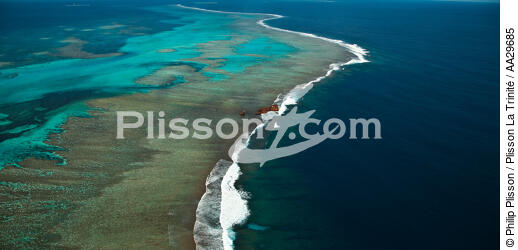 Nouvelle-Caledonie - © Philip Plisson / Plisson La Trinité / AA29685 - Nos reportages photos - Cimetière marin