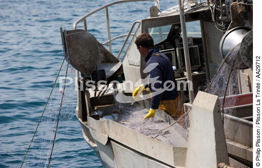 Le Cap Ferret fishermen - © Philip Plisson / Plisson La Trinité / AA29712 - Photo Galleries - Types of fishing