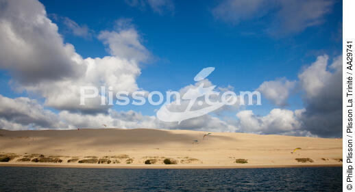 The dune du Pilat - © Philip Plisson / Plisson La Trinité / AA29741 - Photo Galleries - Paraglider