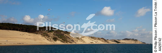 The dune du Pilat - © Philip Plisson / Plisson La Trinité / AA29742 - Photo Galleries - Non-nautical sports