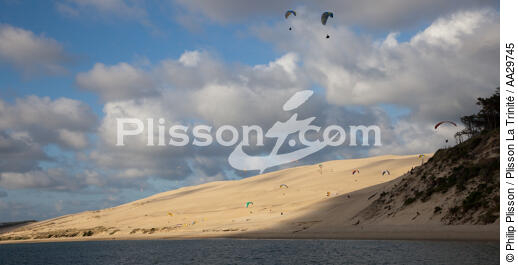 La dune du Pilat - © Philip Plisson / Plisson La Trinité / AA29745 - Nos reportages photos - Sport non nautique