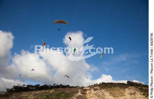 The dune du Pilat - © Philip Plisson / Plisson La Trinité / AA29746 - Photo Galleries - Paraglider