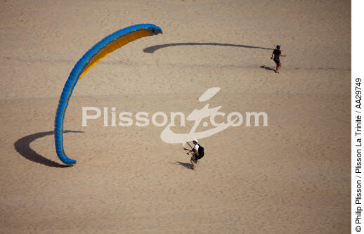The dune du Pilat - © Philip Plisson / Plisson La Trinité / AA29749 - Photo Galleries - Non-nautical sports