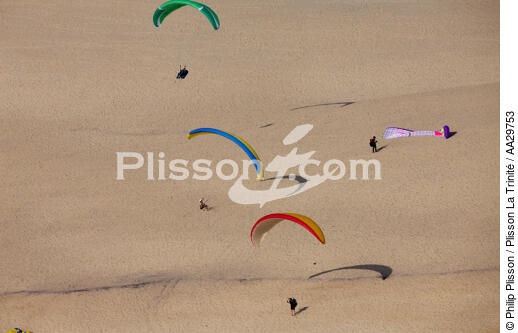 The dune du Pilat - © Philip Plisson / Plisson La Trinité / AA29753 - Photo Galleries - Non-nautical sports