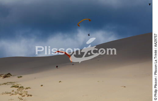 La dune du Pilat - © Philip Plisson / Plisson La Trinité / AA29757 - Nos reportages photos - Sport non nautique