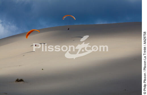 La dune du Pilat - © Philip Plisson / Plisson La Trinité / AA29758 - Nos reportages photos - Sport non nautique