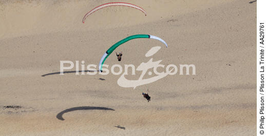 The dune du Pilat - © Philip Plisson / Plisson La Trinité / AA29761 - Photo Galleries - Non-nautical sports