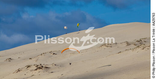 The dune du Pilat - © Philip Plisson / Plisson La Trinité / AA29763 - Photo Galleries - Non-nautical sports