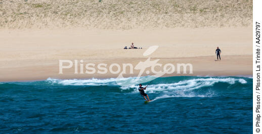 Kitesurf à Hossegor Capbreton - © Philip Plisson / Plisson La Trinité / AA29797 - Nos reportages photos - Landes [les]