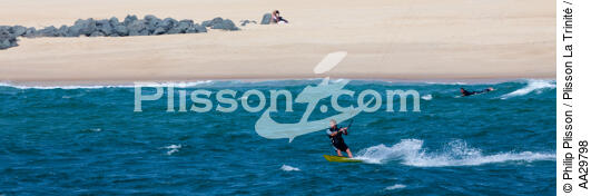 Kitesurf à Hossegor Capbreton - © Philip Plisson / Plisson La Trinité / AA29798 - Nos reportages photos - Landes [les]