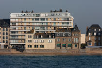 Habitation devant le Sillon à Saint-Malo. © Philip Plisson / Plisson La Trinité / AA29840 - Nos reportages photos - Maison