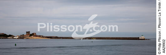 Ciboure - © Philip Plisson / Plisson La Trinité / AA29902 - Nos reportages photos - Feu de port
