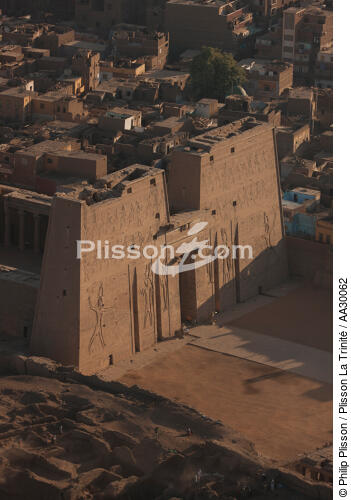 Edfou, le temple d'Horus en Egypte - © Philip Plisson / Plisson La Trinité / AA30062 - Nos reportages photos - Site [Egypte]