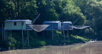 On the Dordogne river © Philip Plisson / Plisson La Trinité / AA30078 - Photo Galleries - Square fishing net