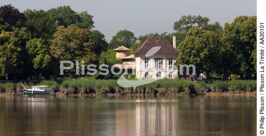 On the Dordogne river - © Philip Plisson / Plisson La Trinité / AA30101 - Photo Galleries - River [large]
