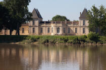 Sur la Dordogne © Philip Plisson / Plisson La Trinité / AA30106 - Nos reportages photos - Hydrologie