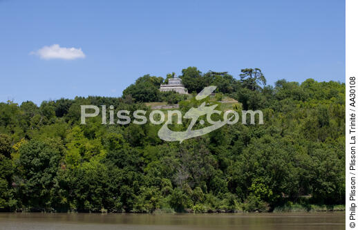 On the Dordogne river - © Philip Plisson / Plisson La Trinité / AA30108 - Photo Galleries - River [large]
