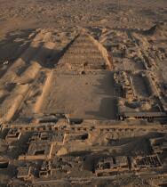 Overview of the pyramid of Djoser [AT] © Philip Plisson / Plisson La Trinité / AA30123 - Photo Galleries - Egypt from above
