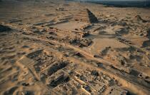 Vue générale de la pyramide de Djéser © Philip Plisson / Plisson La Trinité / AA30124 - Nos reportages photos - L'Egypte vue du ciel