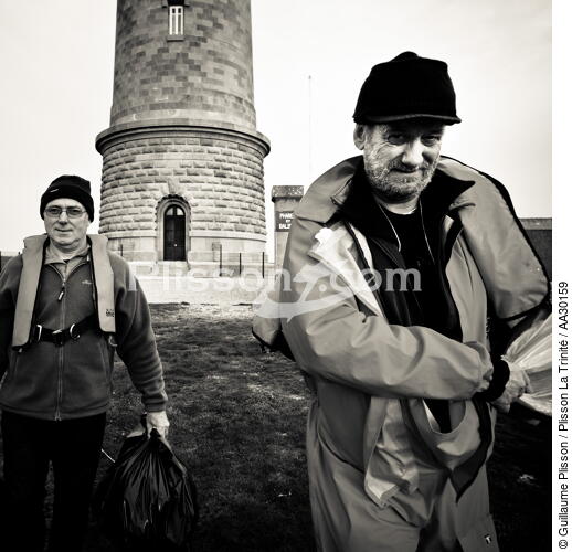 Relève de phare sur l'île Vierge - © Guillaume Plisson / Plisson La Trinité / AA30159 - Nos reportages photos - Les derniers gardiens du phare de l'île Vierge
