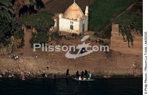 Sur les rives du Nil - © Philip Plisson / Plisson La Trinité / AA30243 - Nos reportages photos - Fleuve
