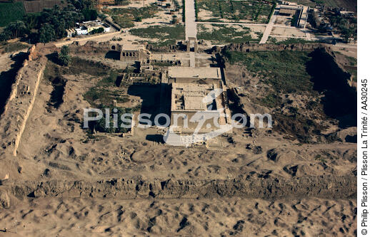Vue générale du temple d'Hathor à Dendera. - © Philip Plisson / Plisson La Trinité / AA30245 - Nos reportages photos - Egypte
