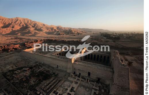 Le temple de Ramsès III à Médinet Habou. - © Philip Plisson / Plisson La Trinité / AA30262 - Nos reportages photos - Site [Egypte]