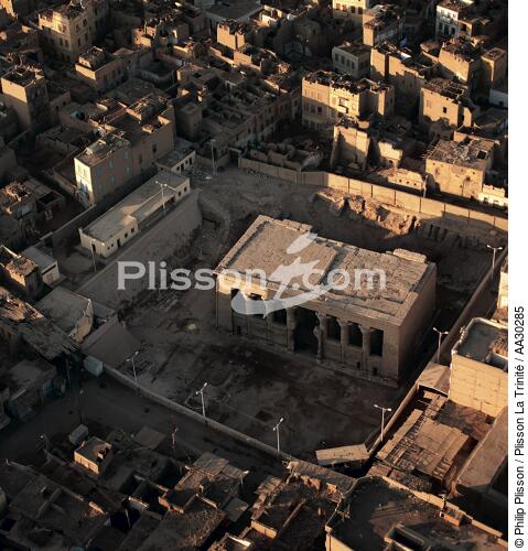 Esna temple - © Philip Plisson / Plisson La Trinité / AA30285 - Photo Galleries - Town [Egypt]