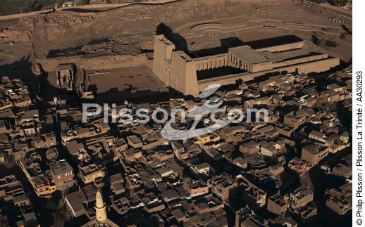Edfou temple - © Philip Plisson / Plisson La Trinité / AA30293 - Photo Galleries - Egypt