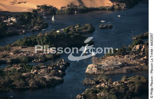 First cataract of the Nile near Aswan - © Philip Plisson / Plisson La Trinité / AA30297 - Photo Galleries - Old gaffer