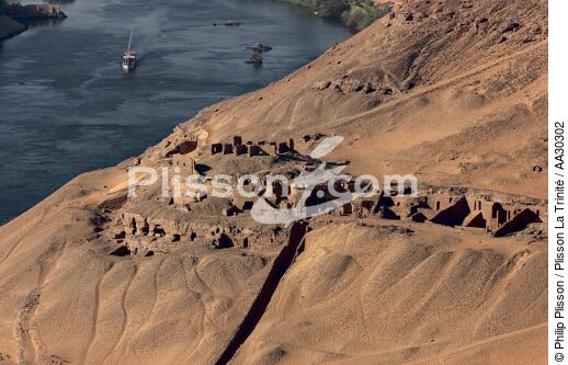 Dans la nécropole de Qubbet el-Hawa, les tombes des dignitaires - © Philip Plisson / Plisson La Trinité / AA30302 - Nos reportages photos - Fleuve [Egypte]