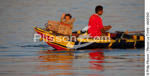 On Nile river. - © Philip Plisson / Plisson La Trinité / AA30342 - Photo Galleries - Child