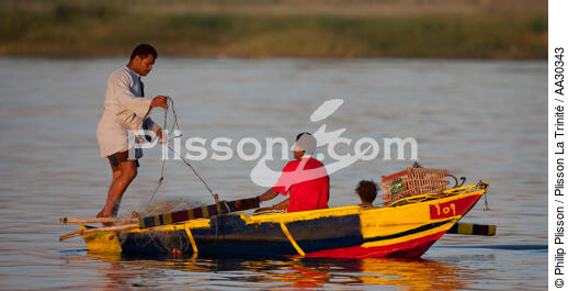Sur le Nil. - © Philip Plisson / Plisson La Trinité / AA30343 - Nos reportages photos - Barque