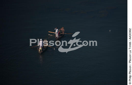 On Nile river. - © Philip Plisson / Plisson La Trinité / AA30362 - Photo Galleries - Fisherman