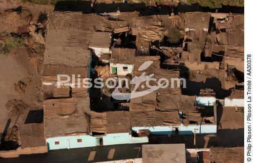 Village sur les rives du Nil - © Philip Plisson / Plisson La Trinité / AA30378 - Nos reportages photos - Fleuve [Egypte]
