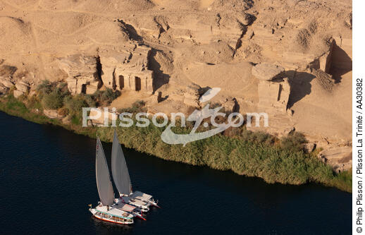 On the banks of the Nile - © Philip Plisson / Plisson La Trinité / AA30382 - Photo Galleries - Old gaffer