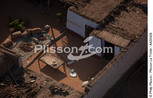Village en bord de Nil, Egypte. - © Philip Plisson / Plisson La Trinité / AA30426 - Nos reportages photos - Fleuve [Egypte]