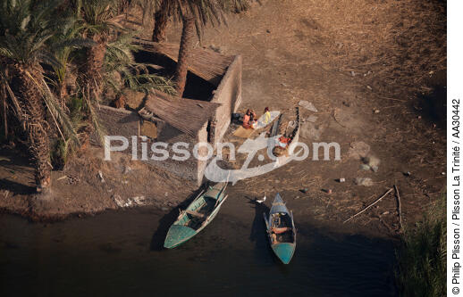 Sur les rives du Nil. - © Philip Plisson / Plisson La Trinité / AA30442 - Nos reportages photos - Enfant