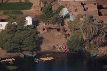 On the banks of the Nile. © Philip Plisson / Pêcheur d’Images / AA30444 - Photo Galleries - Small boat