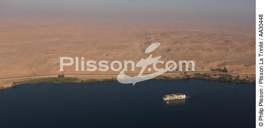 On the banks of the Nile. - © Philip Plisson / Plisson La Trinité / AA30448 - Photo Galleries - Egypt from above