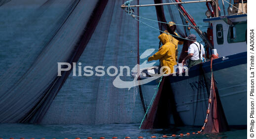 Pêche devant Narbonne-Plage - © Philip Plisson / Plisson La Trinité / AA30634 - Nos reportages photos - Aude