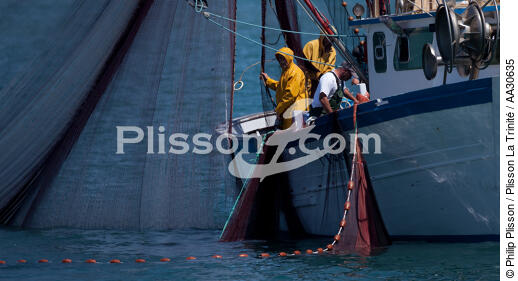 Fishing in front of Narbonne-Plage - © Philip Plisson / Plisson La Trinité / AA30635 - Photo Galleries - Aude