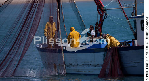 Fishing in front of Narbonne-Plage - © Philip Plisson / Plisson La Trinité / AA30638 - Photo Galleries - Aude