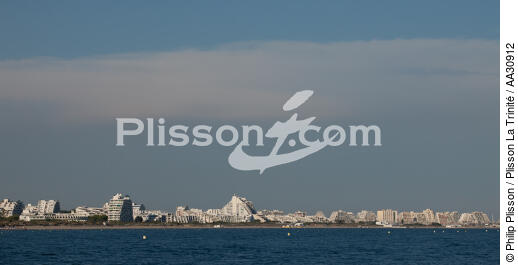 La Grande-Motte - © Philip Plisson / Plisson La Trinité / AA30912 - Nos reportages photos - Ville [34]