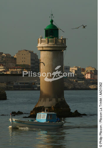 Le phare de la Désirade à Marseille - © Philip Plisson / Plisson La Trinité / AA31062 - Nos reportages photos - Phares France