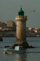 Le phare de la Désirade à Marseille © Philip Plisson / Plisson La Trinité / AA31062 - Nos reportages photos - Signalisation maritime