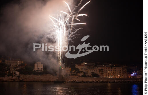 Feu d'artifice à Cassis - © Philip Plisson / Plisson La Trinité / AA31207 - Nos reportages photos - Nuit
