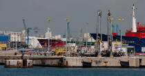 Le port pétrolier de Lavéra à Martigues © Philip Plisson / Plisson La Trinité / AA31230 - Nos reportages photos - Bouches du Rhône