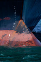 Bows in the oil port of Lavera [AT] © Philip Plisson / Plisson La Trinité / AA31249 - Photo Galleries - Bow
