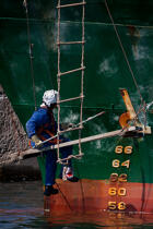Bows in the oil port of Lavera [AT] © Philip Plisson / Plisson La Trinité / AA31256 - Photo Galleries - Bow